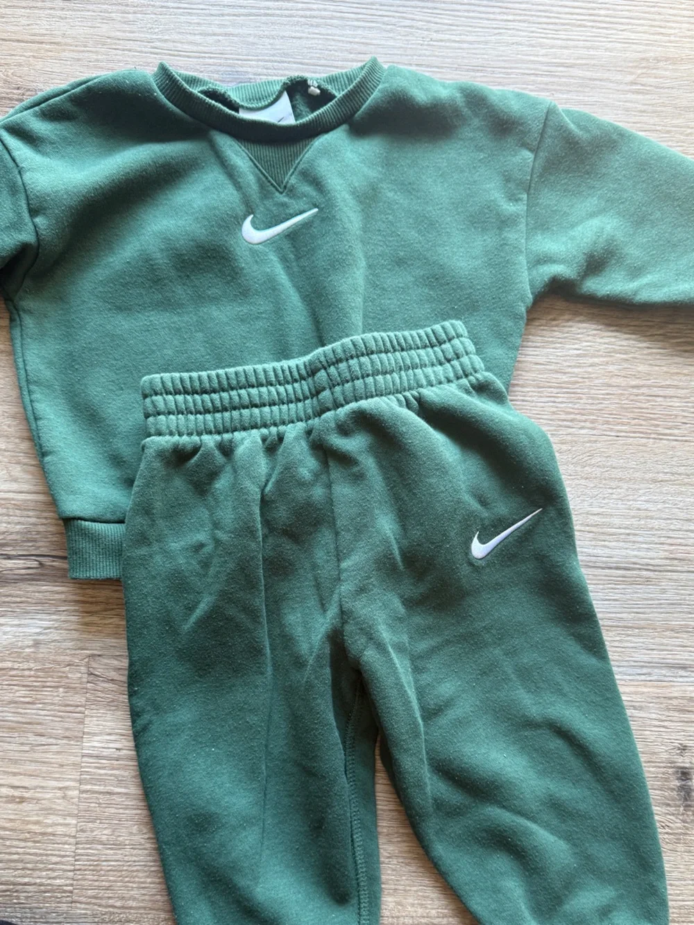 Baby Nike set dark green 18 months